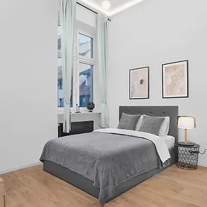 Grey Panther In The Heart Of Apartamento Breslavia